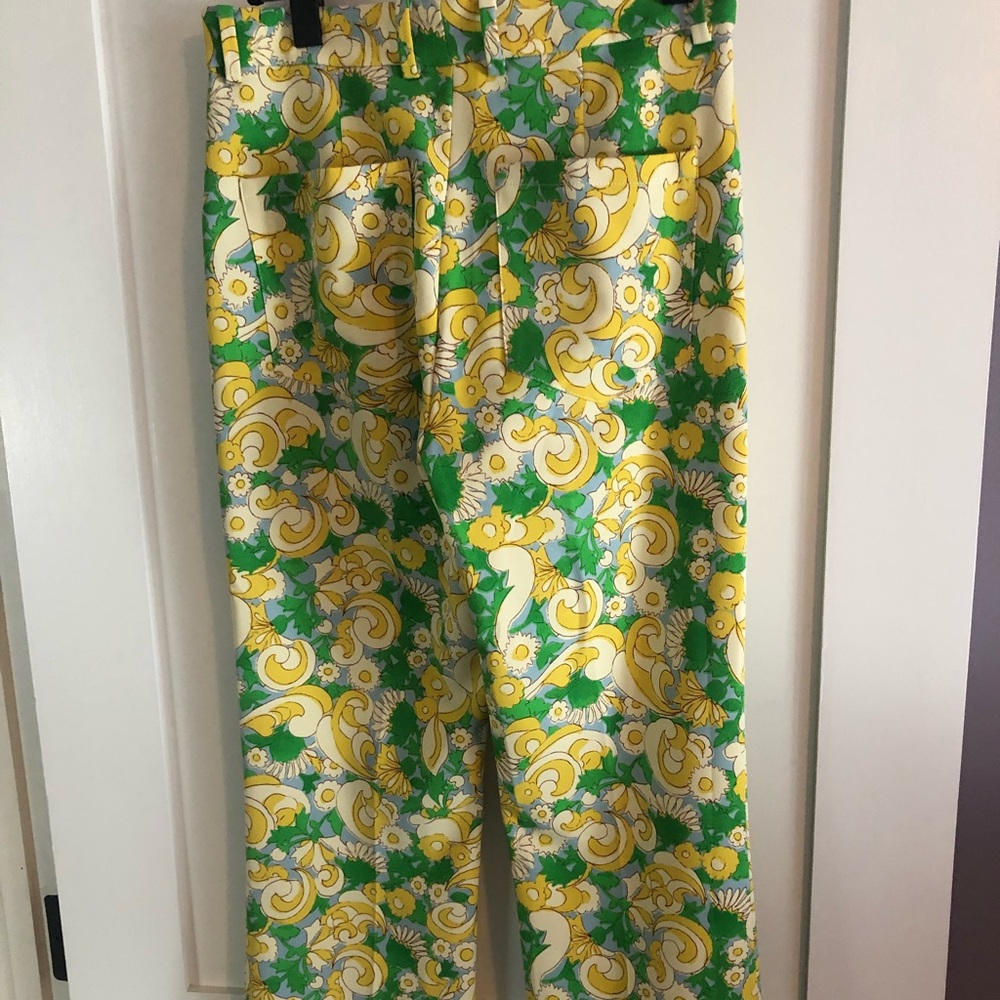 Zara fun floral print pants. Perfect for summer!